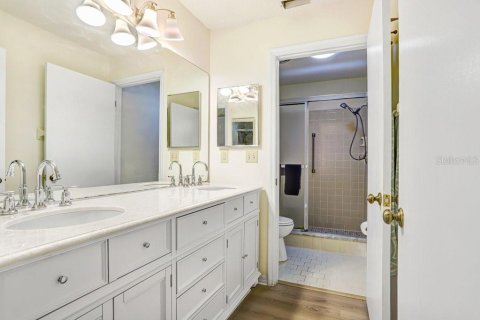 Condo in Sun City Center, Florida, 2 bedrooms № 2101882 - photo 19