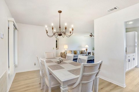 Condo in Sun City Center, Florida, 2 bedrooms № 2101882 - photo 10