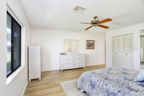 Condo in Sun City Center, Florida, 2 bedrooms № 2101882 - photo 18