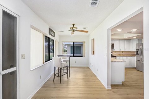 Condo in Sun City Center, Florida, 2 bedrooms № 2101882 - photo 15