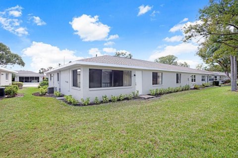 Condo in Sun City Center, Florida, 2 bedrooms № 2101882 - photo 25