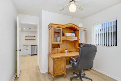 Condo in Sun City Center, Florida, 2 bedrooms № 2101882 - photo 23