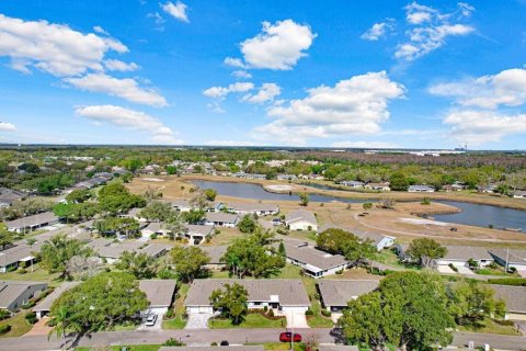 Condo in Sun City Center, Florida, 2 bedrooms № 2101882 - photo 27