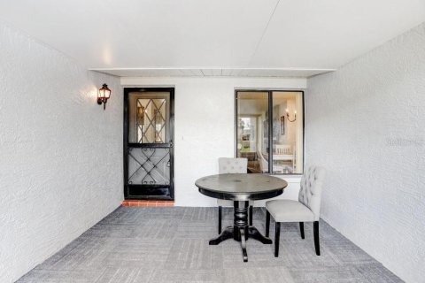 Condo in Sun City Center, Florida, 2 bedrooms № 2101882 - photo 5