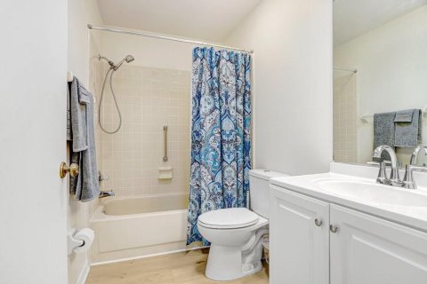 Condo in Sun City Center, Florida, 2 bedrooms № 2101882 - photo 20
