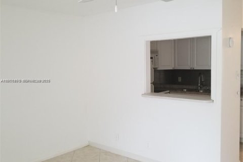 Condo in Deerfield Beach, Florida, 1 bedroom  № 2035191 - photo 3