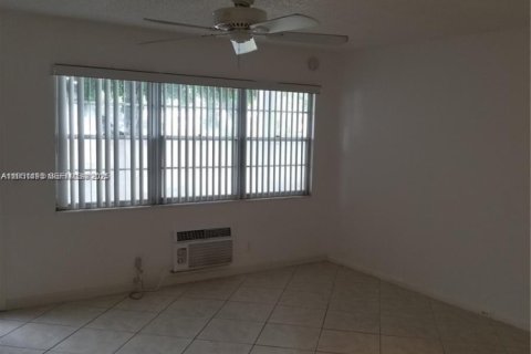 Condo in Deerfield Beach, Florida, 1 bedroom  № 2035191 - photo 14