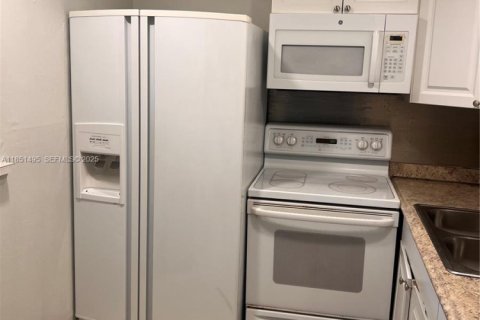 Condo in Deerfield Beach, Florida, 1 bedroom  № 2035191 - photo 7