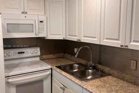 Condo in Deerfield Beach, Florida, 1 bedroom  № 2035191 - photo 8