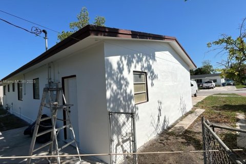 House in Miami Gardens, Florida 4 bedrooms, 159.33 sq.m. № 1814595 - photo 3