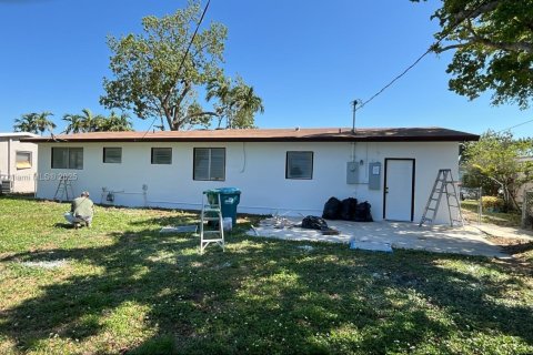 House in Miami Gardens, Florida 4 bedrooms, 159.33 sq.m. № 1814595 - photo 2