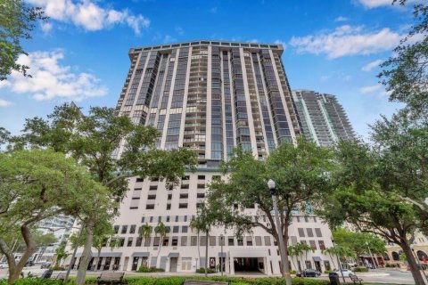 Condominio en venta en Saint Petersburg, Florida, 2 dormitorios, 163.51 m2 № 1387393 - foto 1