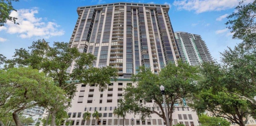 Condominio en Saint Petersburg, Florida, 2 dormitorios  № 1387393