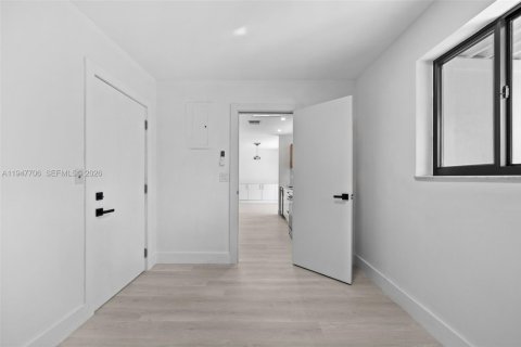 House in Hallandale Beach, Florida 2 bedrooms, 135.64 sq.m. № 2003854 - photo 20