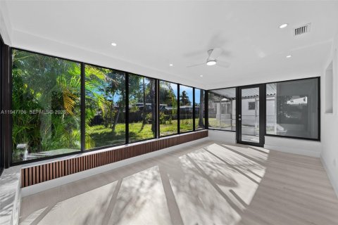 House in Hallandale Beach, Florida 2 bedrooms, 135.64 sq.m. № 2003854 - photo 29