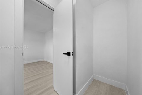 House in Hallandale Beach, Florida 2 bedrooms, 135.64 sq.m. № 2003854 - photo 23