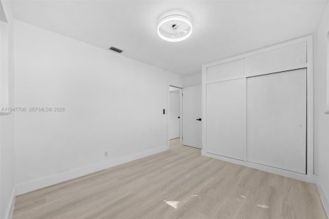 House in Hallandale Beach, Florida 2 bedrooms, 135.64 sq.m. № 2003854 - photo 17