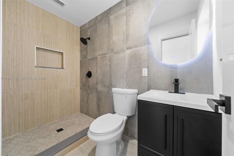 House in Hallandale Beach, Florida 2 bedrooms, 135.64 sq.m. № 2003854 - photo 16