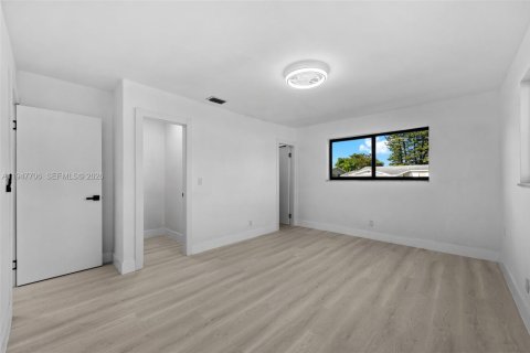 House in Hallandale Beach, Florida 2 bedrooms, 135.64 sq.m. № 2003854 - photo 22