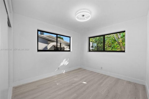 House in Hallandale Beach, Florida 2 bedrooms, 135.64 sq.m. № 2003854 - photo 25