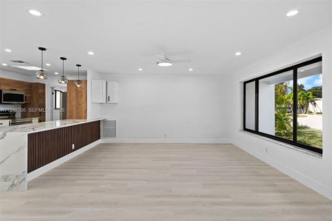 House in Hallandale Beach, Florida 2 bedrooms, 135.64 sq.m. № 2003854 - photo 14