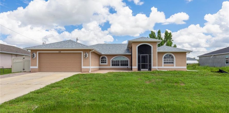 House in Cape Coral, Florida 3 bedrooms, 191.1 sq.m. № 1844710