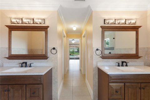 House in Cape Coral, Florida 3 bedrooms, 191.1 sq.m. № 1844710 - photo 16