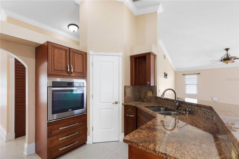 House in Cape Coral, Florida 3 bedrooms, 191.1 sq.m. № 1844710 - photo 5