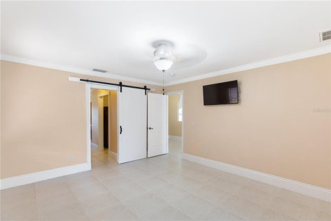 House in Cape Coral, Florida 3 bedrooms, 191.1 sq.m. № 1844710 - photo 14