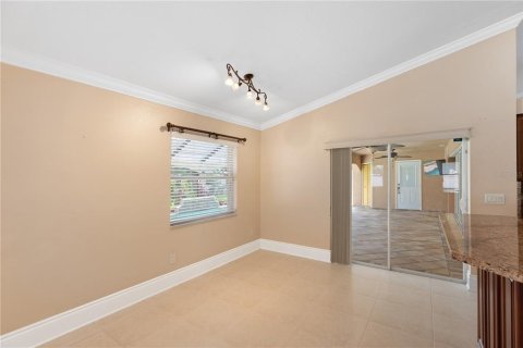 House in Cape Coral, Florida 3 bedrooms, 191.1 sq.m. № 1844710 - photo 8