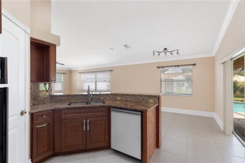 House in Cape Coral, Florida 3 bedrooms, 191.1 sq.m. № 1844710 - photo 4
