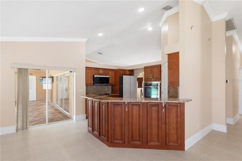 House in Cape Coral, Florida 3 bedrooms, 191.1 sq.m. № 1844710 - photo 9