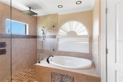 House in Cape Coral, Florida 3 bedrooms, 191.1 sq.m. № 1844710 - photo 17