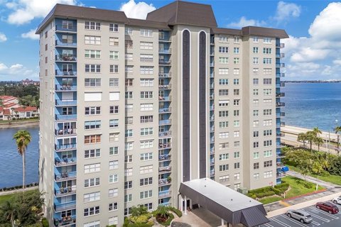 Condo à Saint Petersburg, Floride, 2 chambres  № 2359506