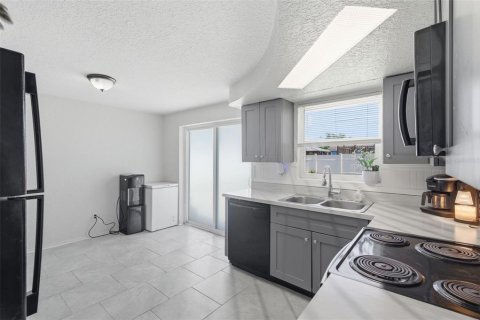 House in Holiday, Florida 3 bedrooms, 102.56 sq.m. № 2223317 - photo 20