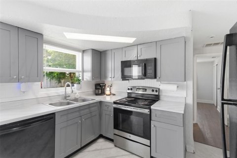 House in Holiday, Florida 3 bedrooms, 102.56 sq.m. № 2223317 - photo 18