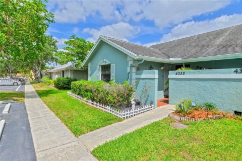 Adosado en alquiler en Sunrise, Florida, 3 dormitorios, 111.48 m2 № 2057636 - foto 22