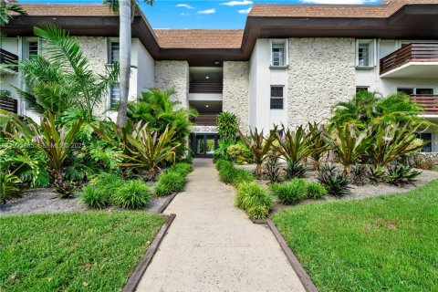Condo in Miami, Florida, 1 bedroom  № 1994792 - photo 2