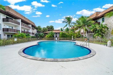 Condo in Miami, Florida, 1 bedroom  № 1994792 - photo 5