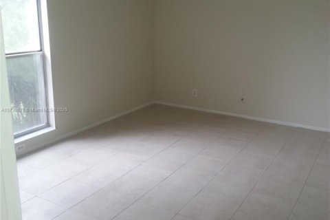 Condo in Tamarac, Florida, 2 bedrooms  № 1978949 - photo 4