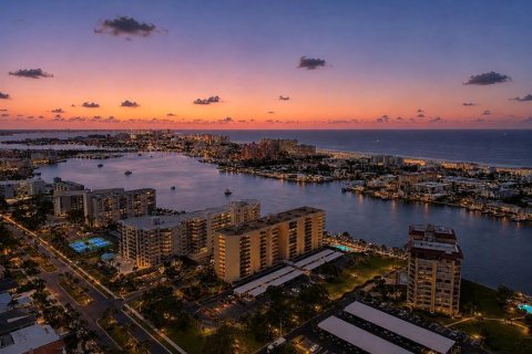 Condo in Clearwater, Florida, 2 bedrooms  № 2310593 - photo 4
