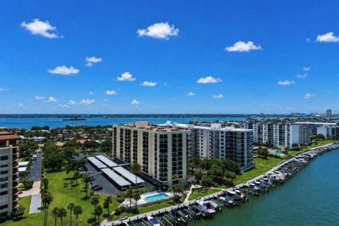 Condo in Clearwater, Florida, 2 bedrooms  № 2310593 - photo 9