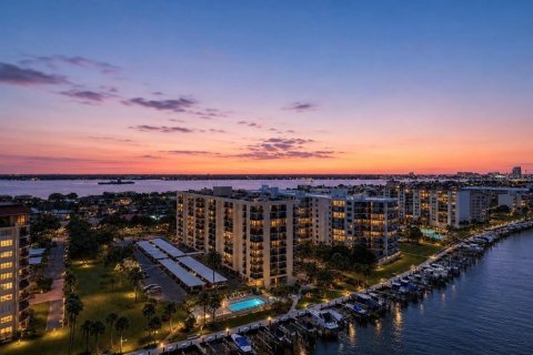 Condo à Clearwater, Floride, 2 chambres  № 2310593