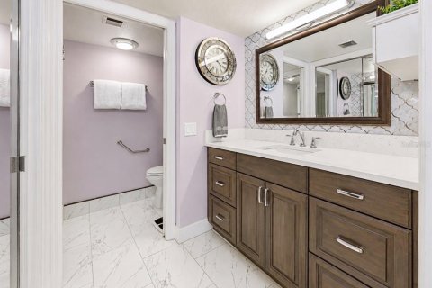 Condo in Clearwater, Florida, 2 bedrooms  № 2310593 - photo 30