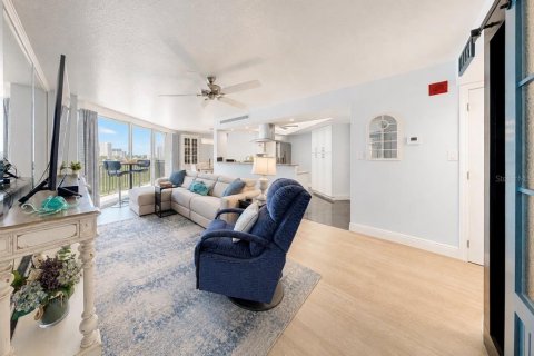 Condo in Clearwater, Florida, 2 bedrooms  № 2310593 - photo 17