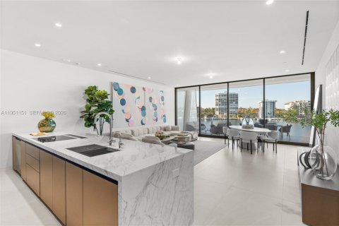 Copropriété à vendre à Miami, Floride: 3 chambres, 226.03 m2 № 2153126 - photo 12