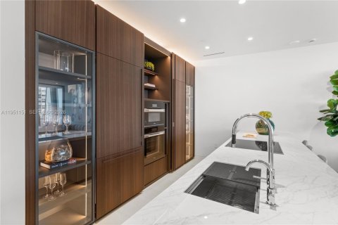 Copropriété à vendre à Miami, Floride: 3 chambres, 226.03 m2 № 2153126 - photo 14