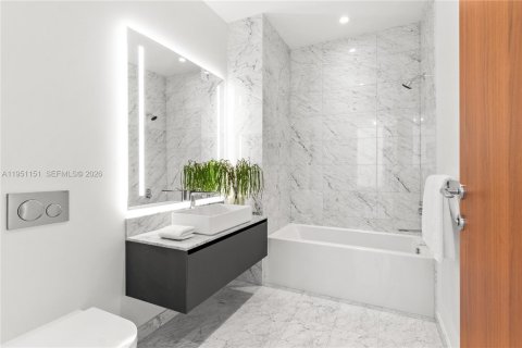 Copropriété à vendre à Miami, Floride: 3 chambres, 226.03 m2 № 2153126 - photo 29