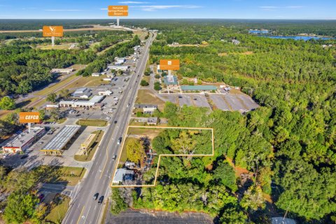 Commercial property in De Funiak Springs, Florida № 558895 - photo 1