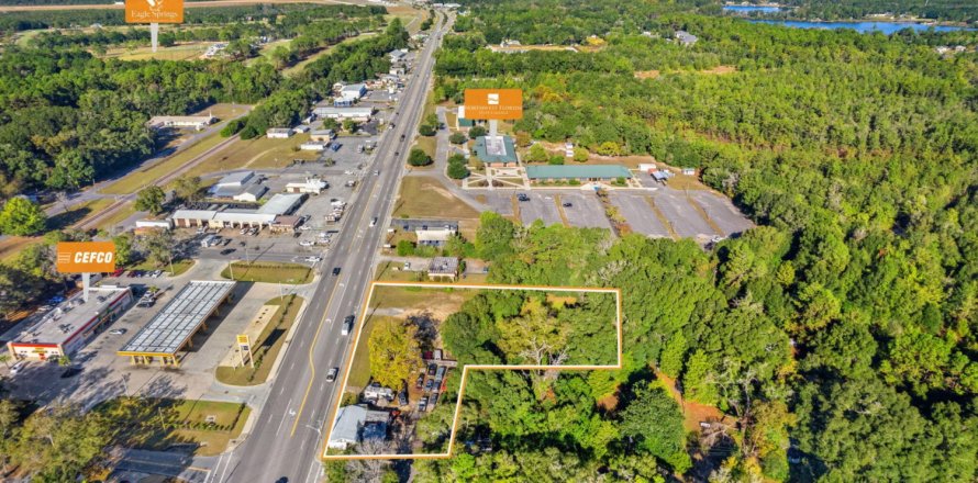 Commercial property in De Funiak Springs, Florida № 558895
